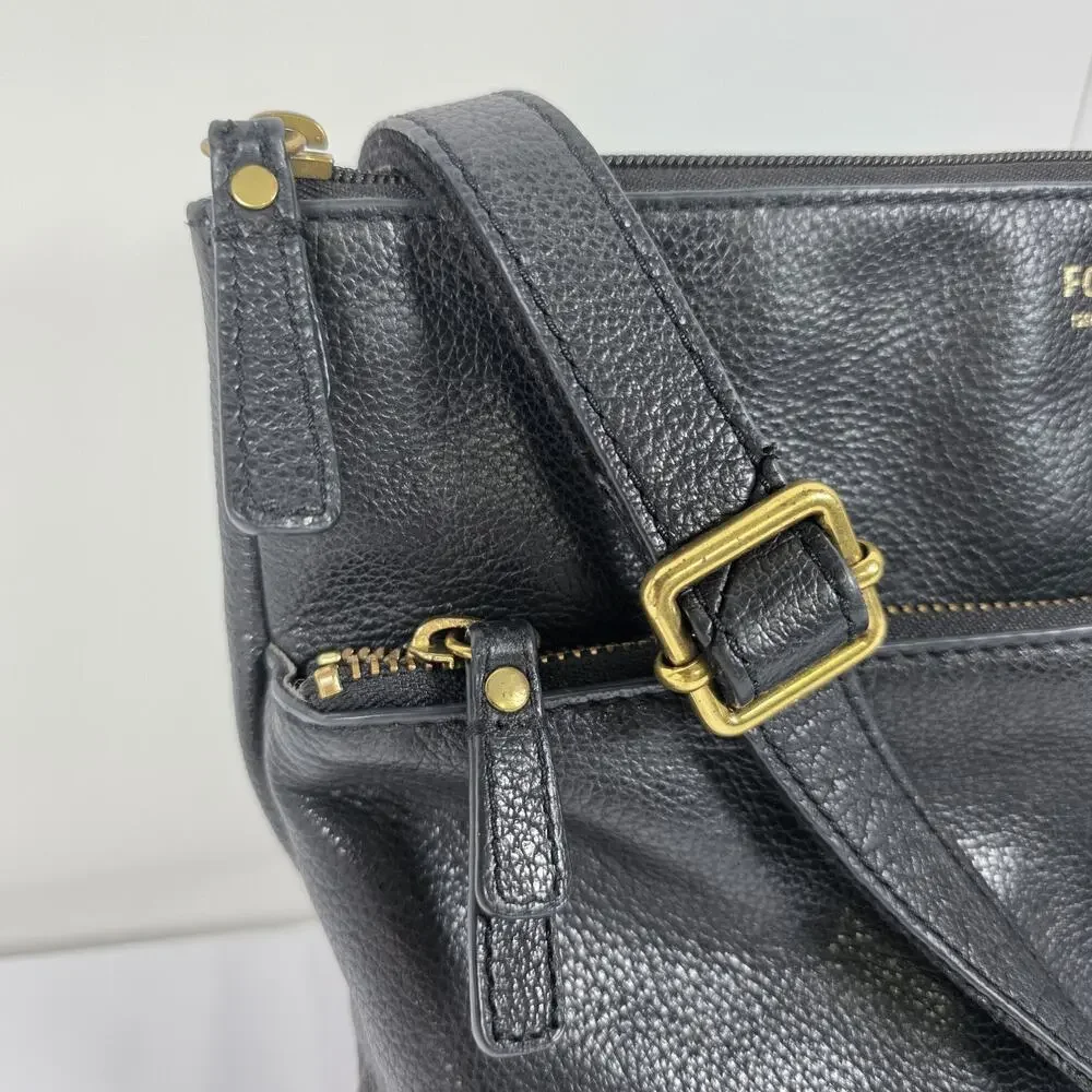 Fossil Black Leather Crossbody Bag Pebbled Adjustable Strap Zip Pocket Purse